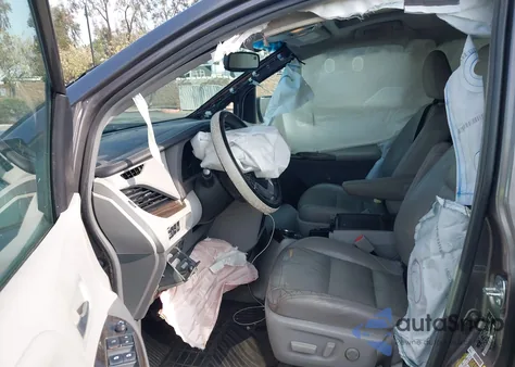 2015 Toyota Sienna Xle Premium 8 Passenger z USA, uszkodzony, nr VIN 5TDYK3DC2FS655785